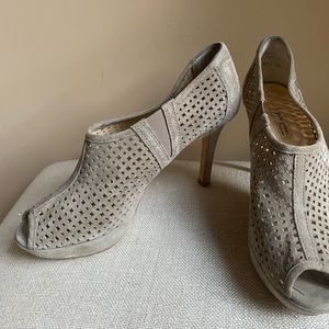 Paul Green Taupe Nubuck peep toe heal